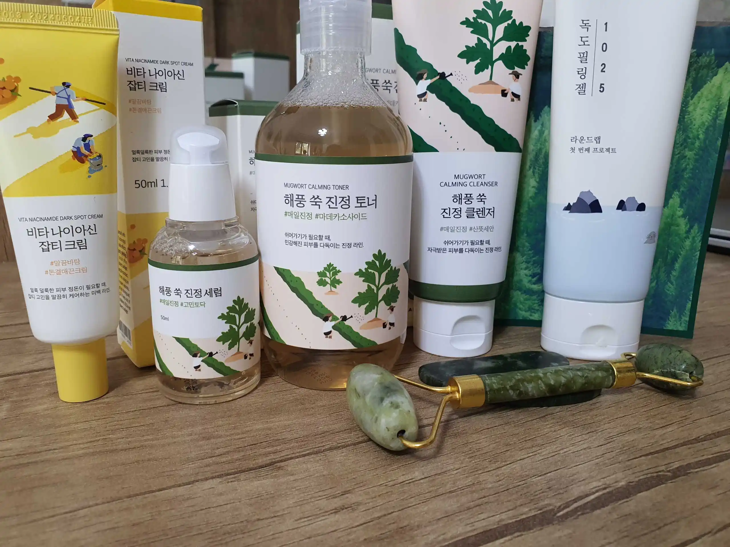 Qizarish va yallig'lanishlarga qarshi tinchlantiruvchi zardob Round Lab Mugwort Serum