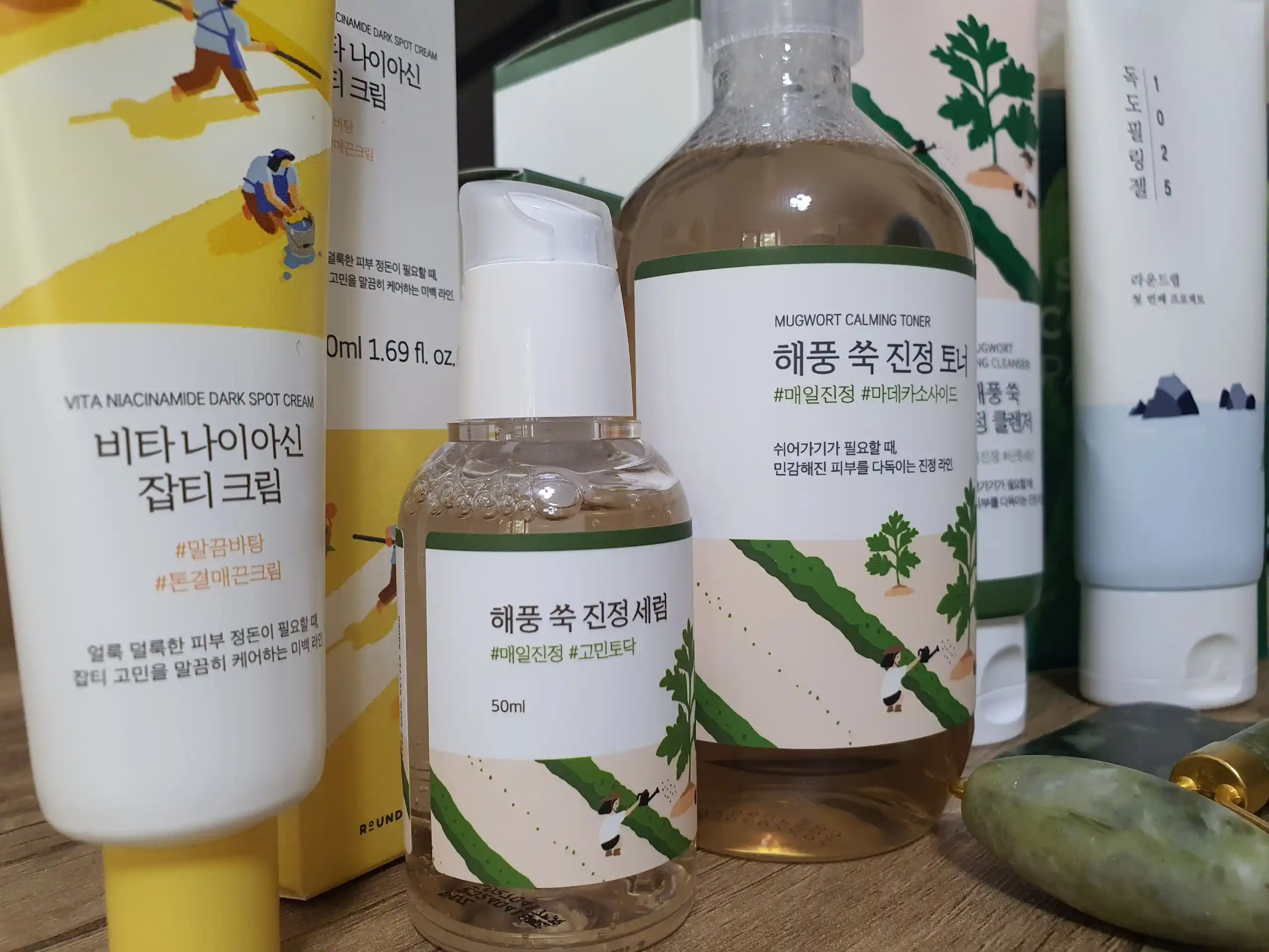 Qizarish va yallig'lanishlarga qarshi tinchlantiruvchi zardob Round Lab Mugwort Serum