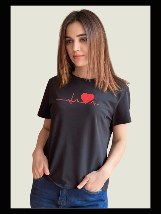 Ayollar printli futbolkasi