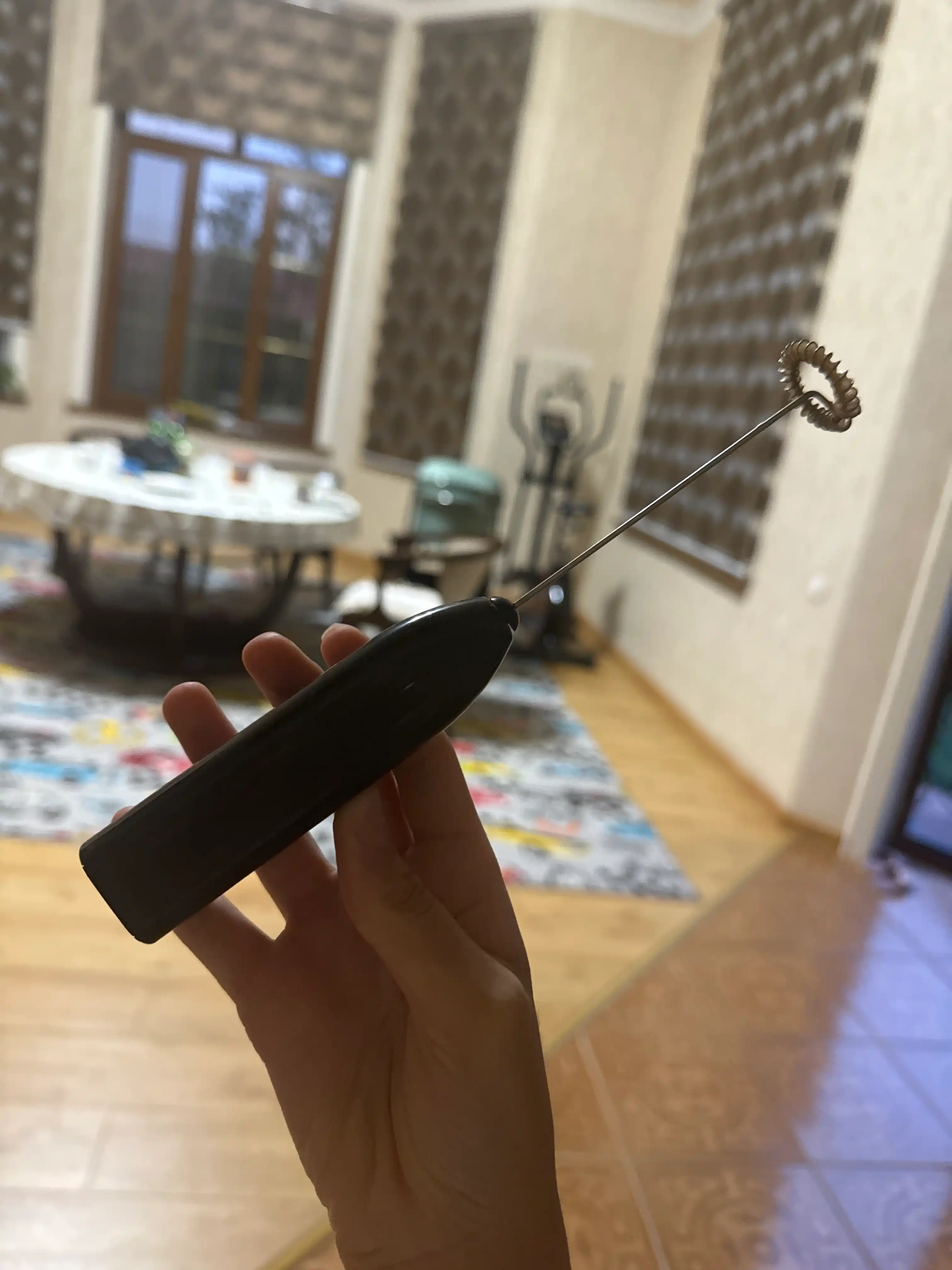 Sut va qahva uchun kaputinator-ko‘piklantirgich, mini barista