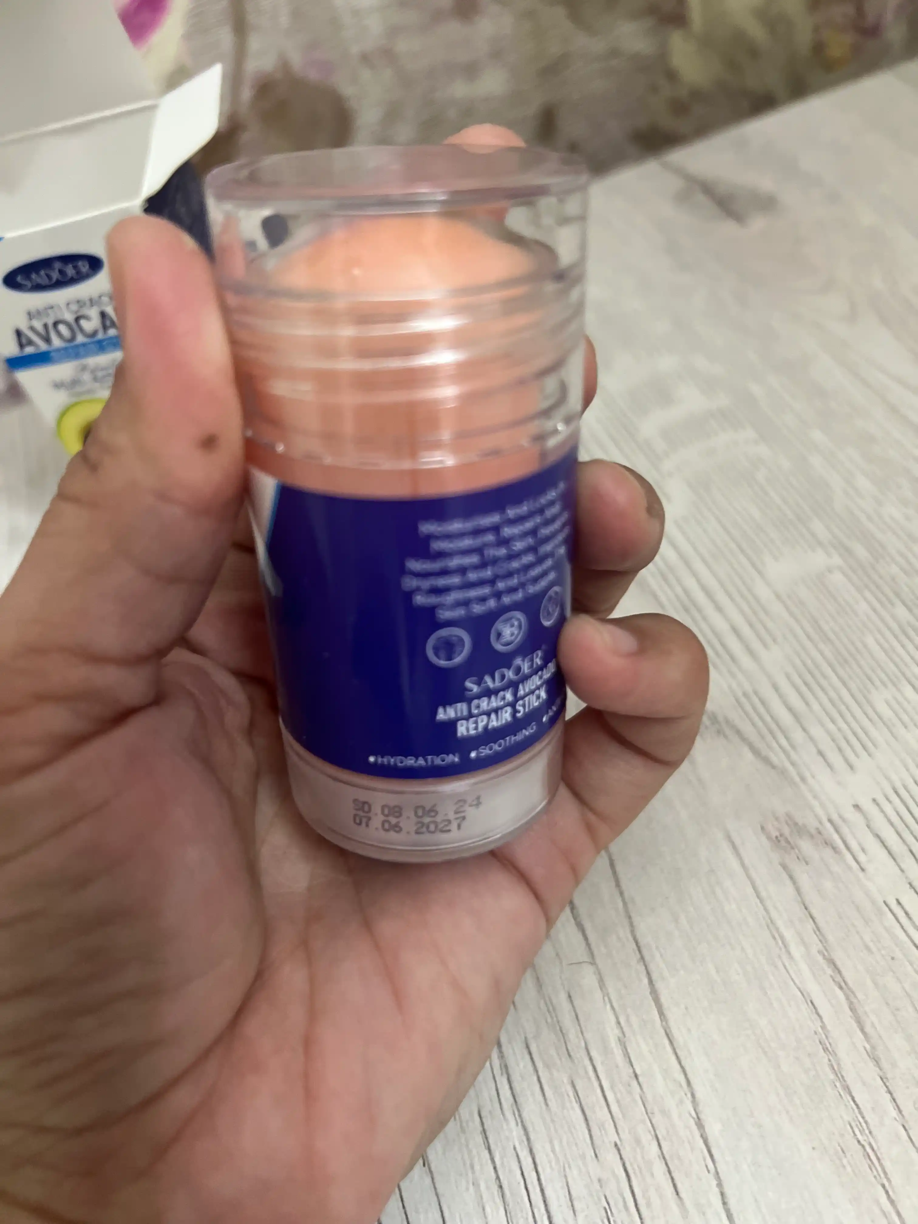 Quruq yuz va tana terisi uchun tiklovchi va namlovchi balzam-stik Sadoer, 40 g