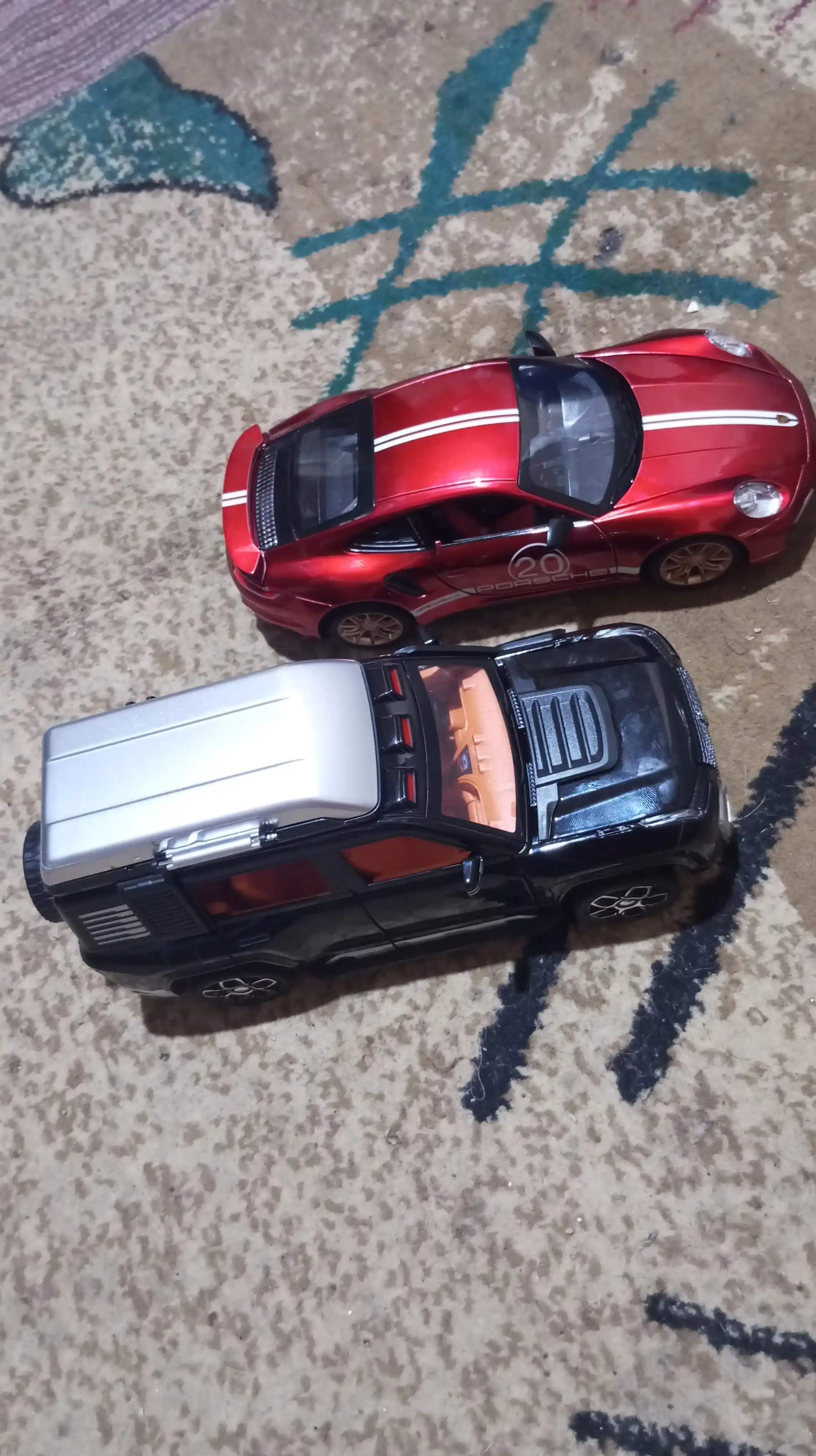 Temir mashina – bolalar uchun o‘yinchoq, kolleksion model metall avtomobil 1:24