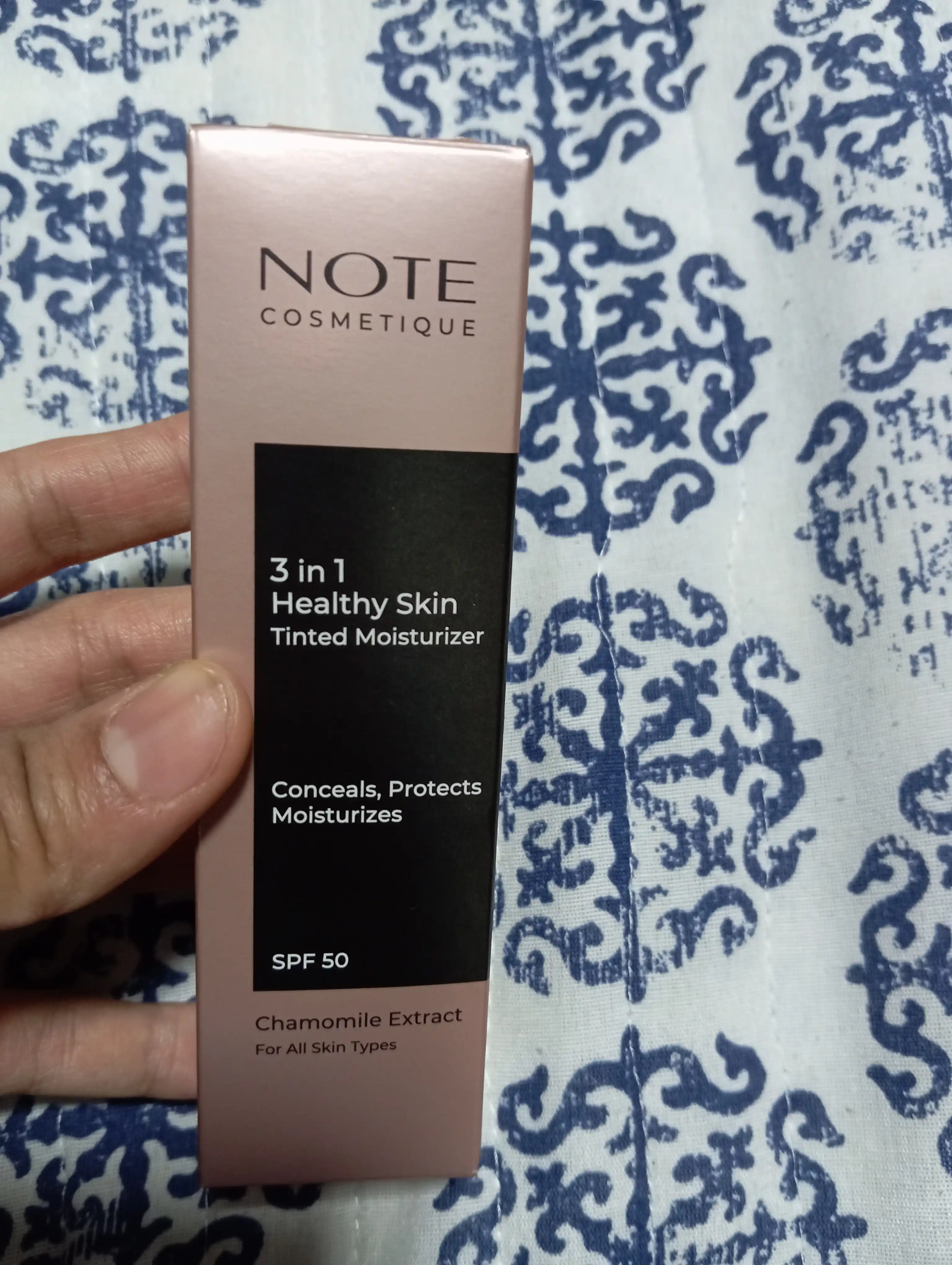 NOTE 3 in 1 ton namlovchi krem SPF 50, UVA/UVB himoya, romashka, 30 ml