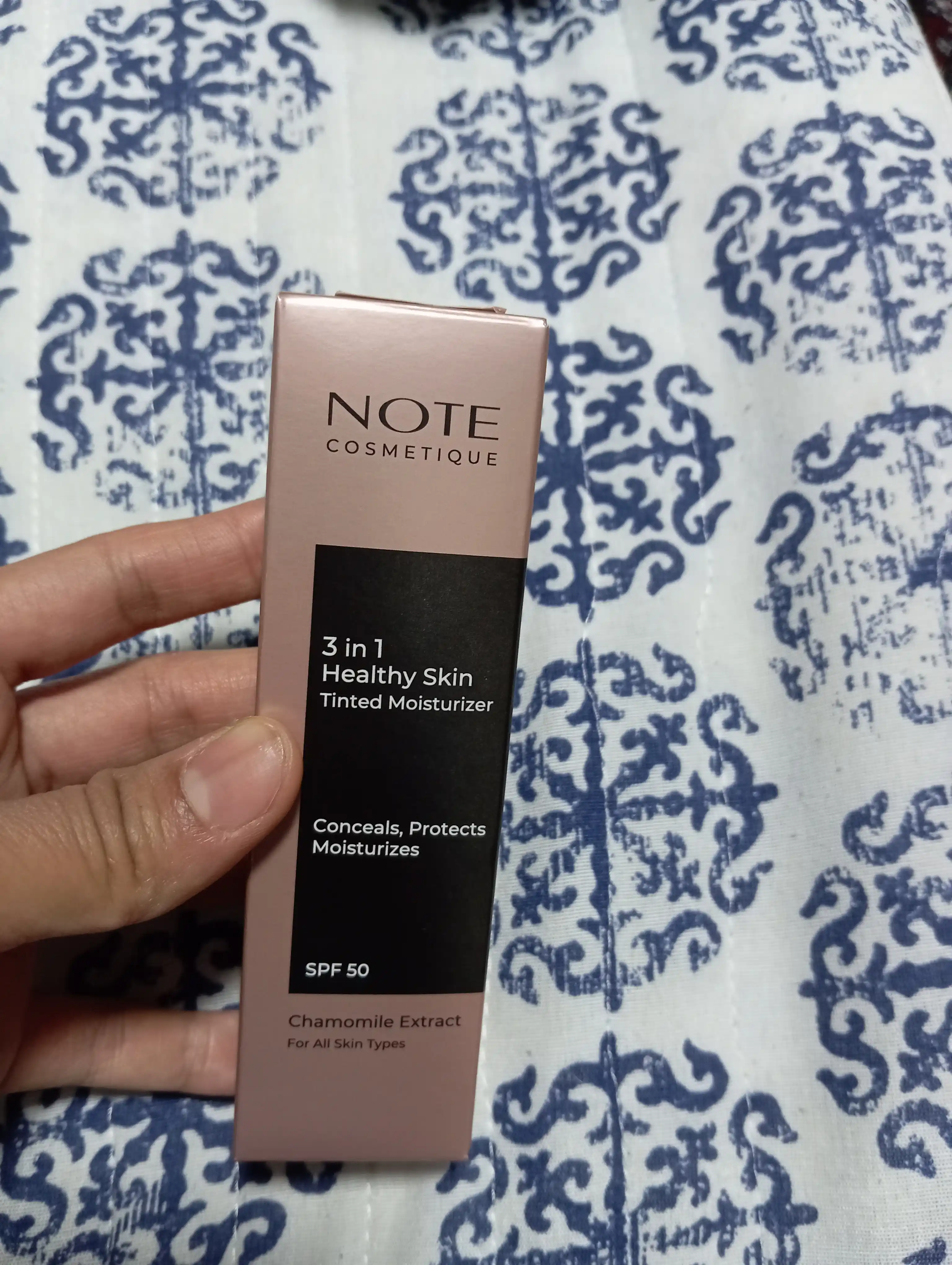 NOTE 3 in 1 ton namlovchi krem SPF 50, UVA/UVB himoya, romashka, 30 ml