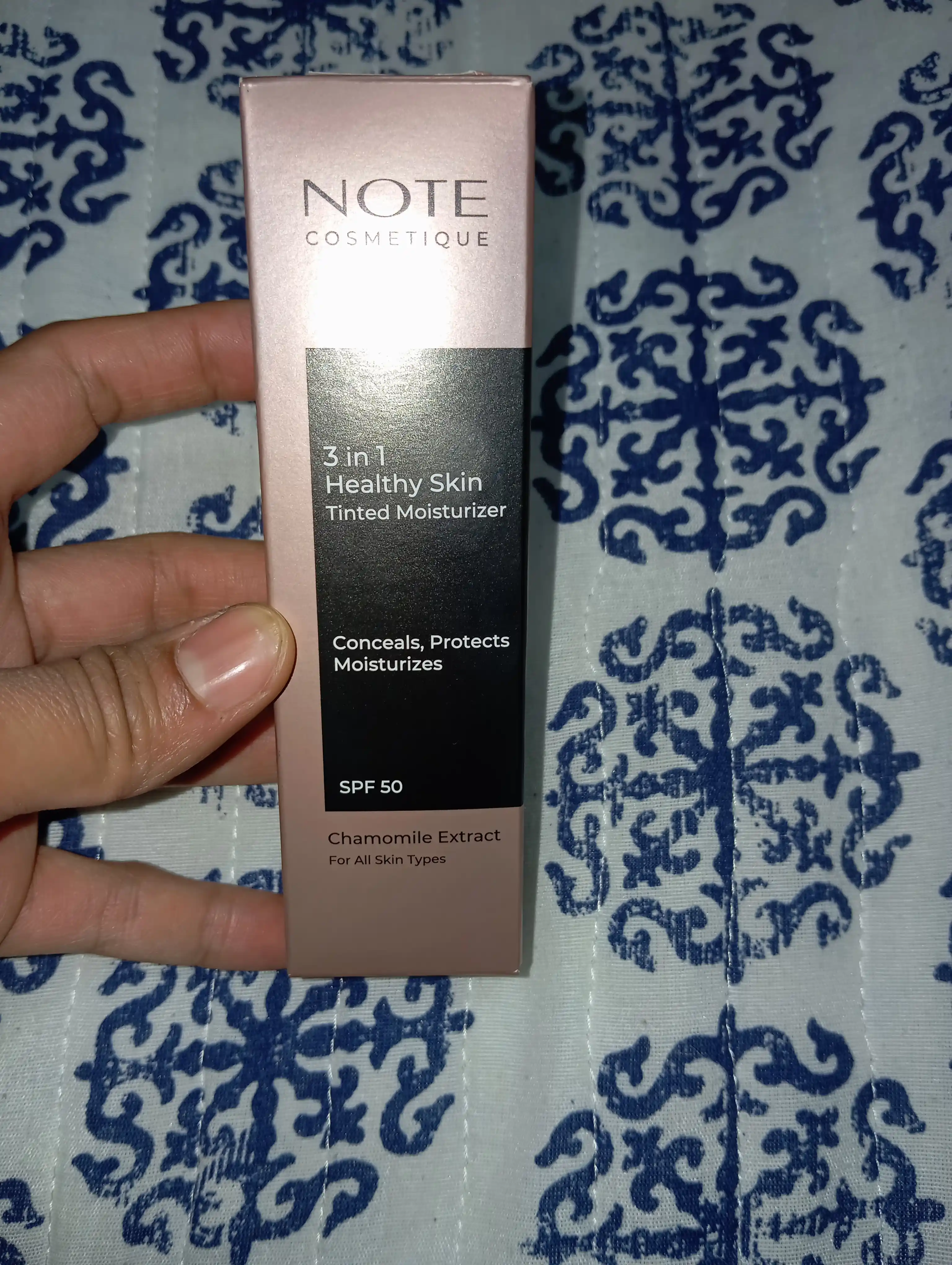 NOTE 3 in 1 ton namlovchi krem SPF 50, UVA/UVB himoya, romashka, 30 ml