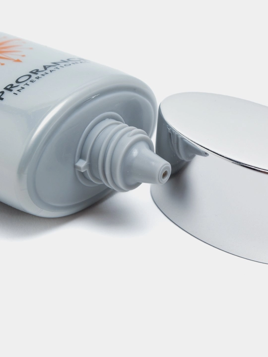Quyoshdan himoya qiluvchi krem SPF 50+ Prorance, oqartiradi va namlaydi