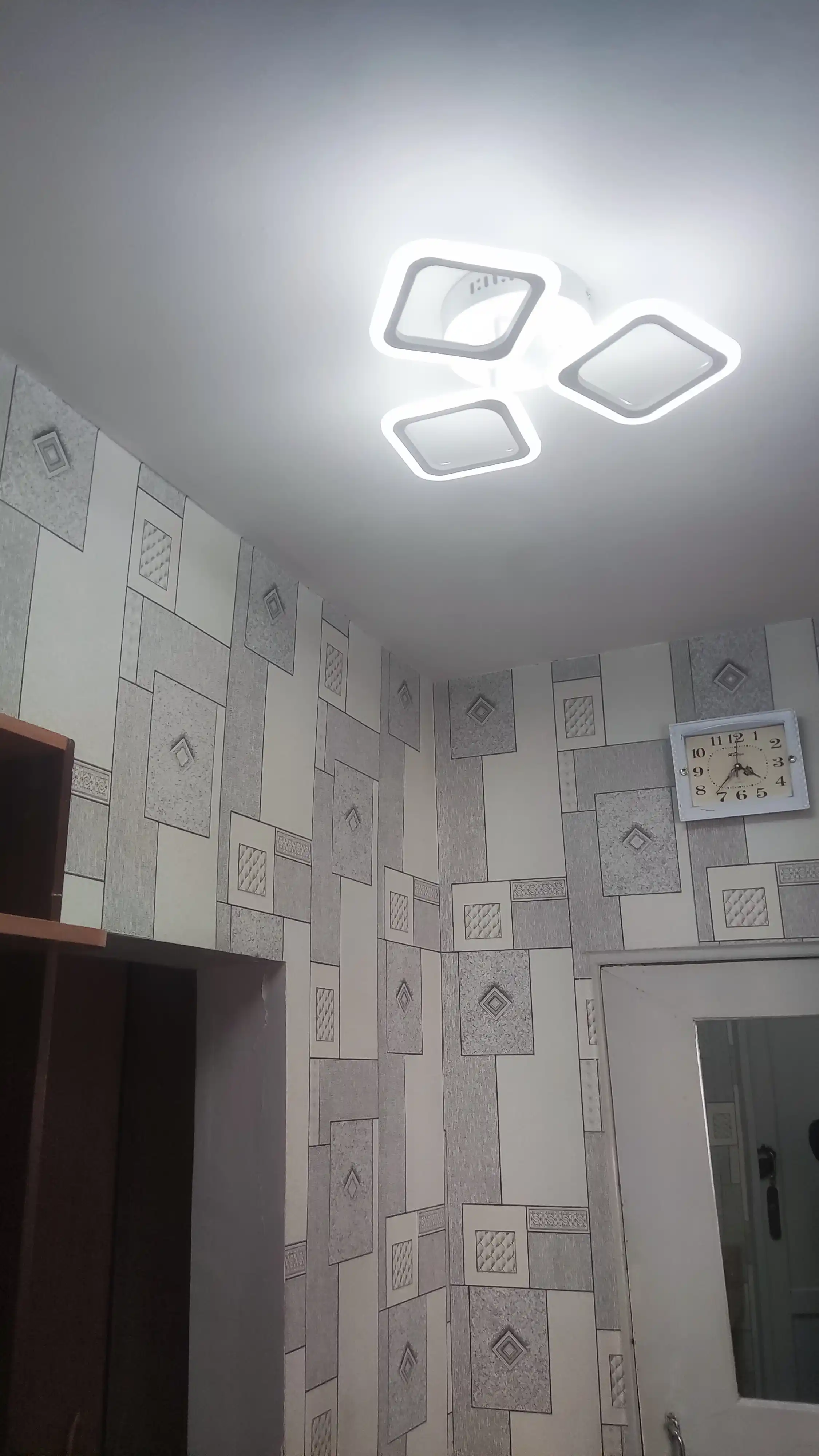 Qandil LED, 3 xil yoritish rejimli, pult bilan, yotoqxona, zal, koridor uchun