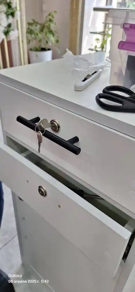 SAFE - kod va qulflanadigan qutilarga ega ixcham ofis javonlari va fayl javonlari