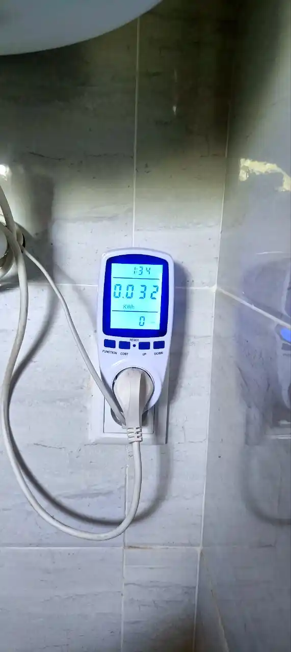 Uy uchun raqamli vatmetr rozetkaga (raqamli quvvat o'lchagich, rozetka-vatmetr) Wattmeter