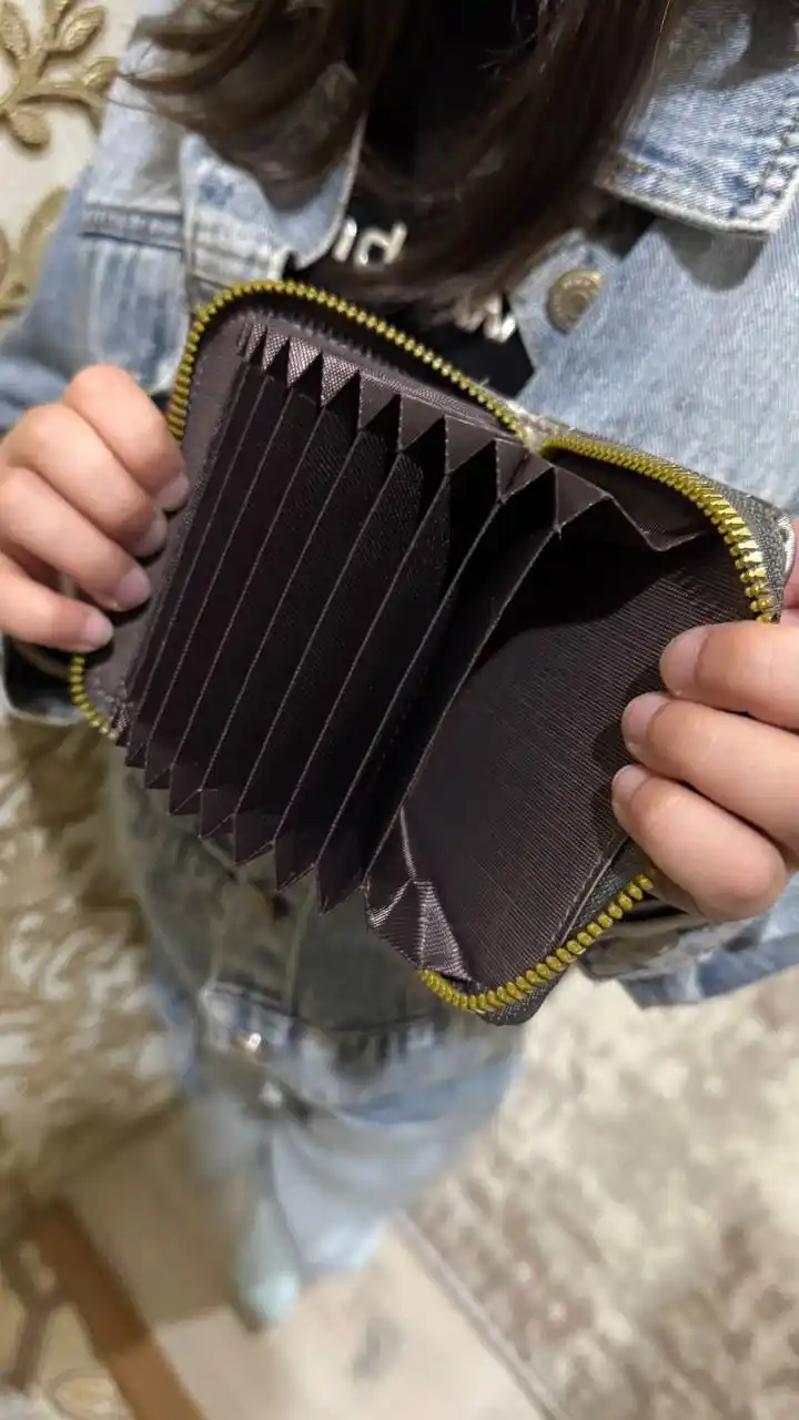 Ayollar uchun, ko'p funksiyali, kompakt hamyon