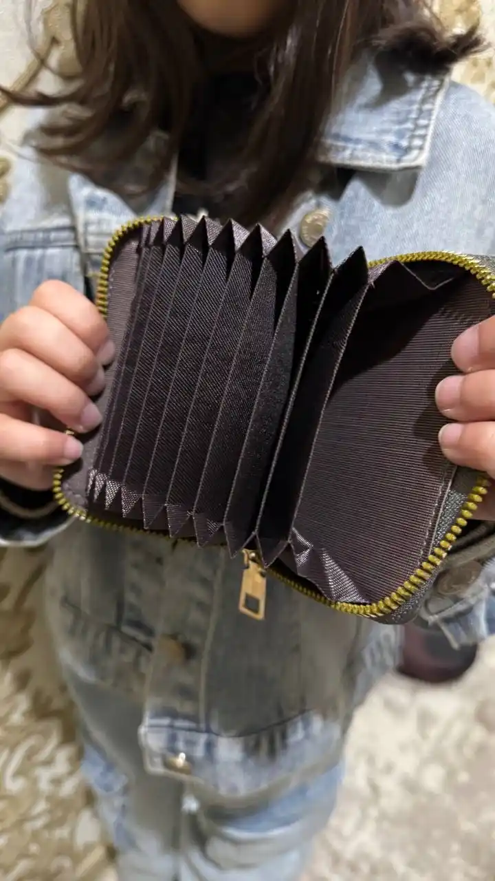 Ayollar uchun, ko'p funksiyali, kompakt hamyon