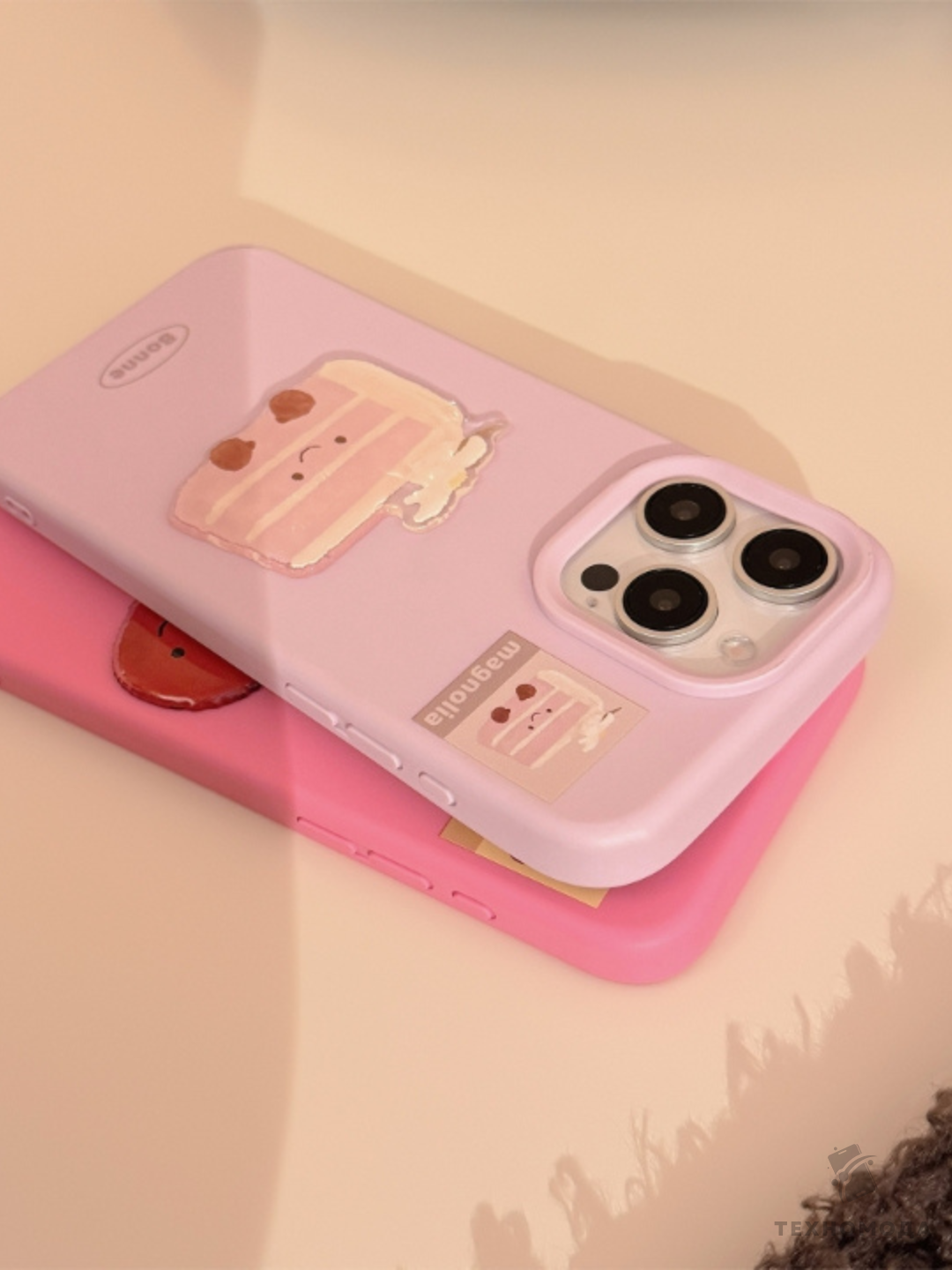iPhone 11/12/13/14/15/16 Pro/ProMax uchun 3D stikerli yoqimli silikon g‘ilof