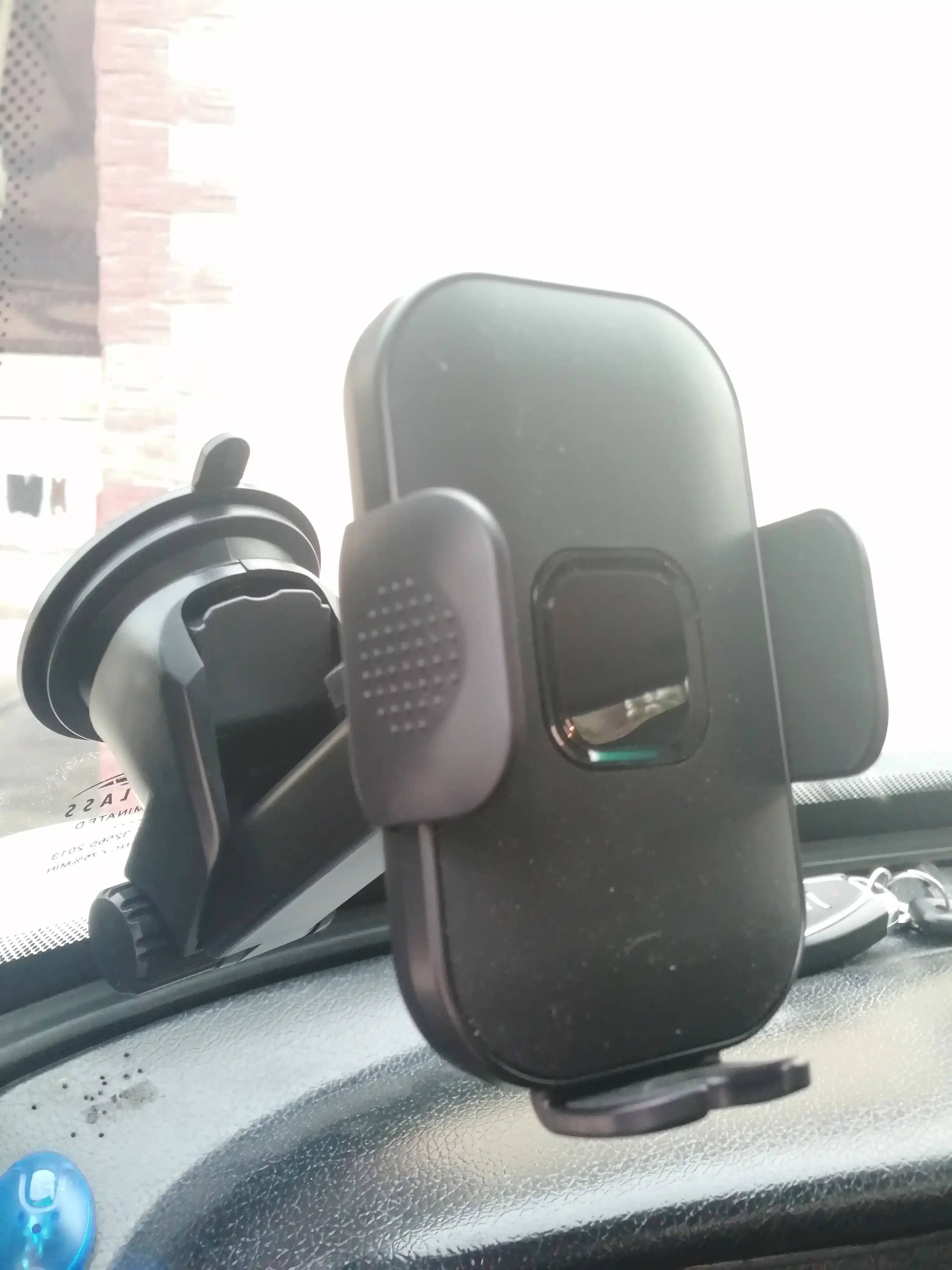 Avtomobil uchun universal telefon tutgichi EM-777/070