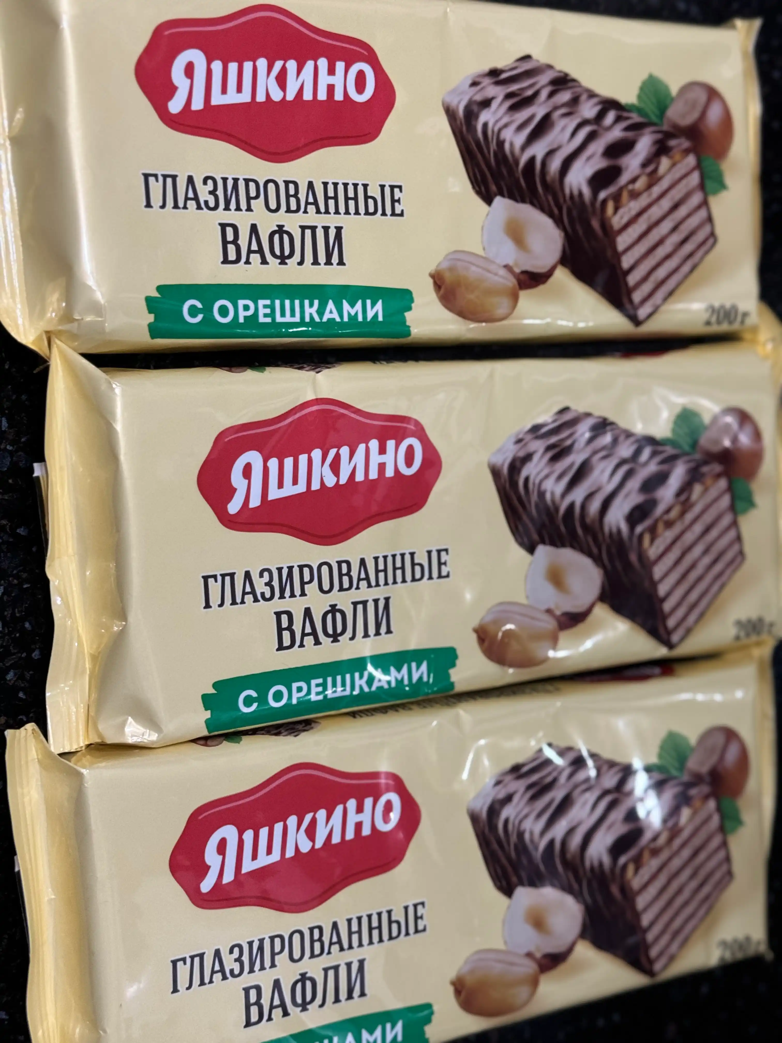 Вафли Яшкино глазированные с орешками, 200 гр