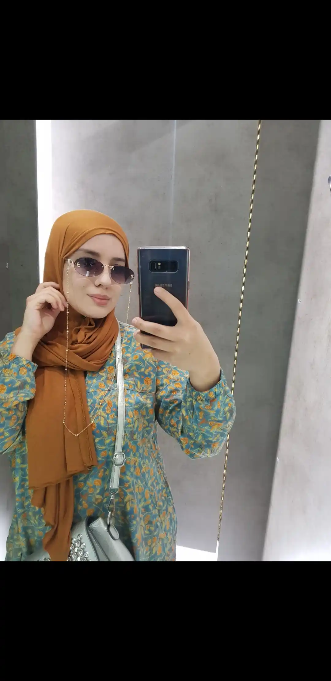 Ayollar uchun quyoshdan himoyalovchi ko‘zoynak, ultrabinafsha nurlari bilan himoyalangan
