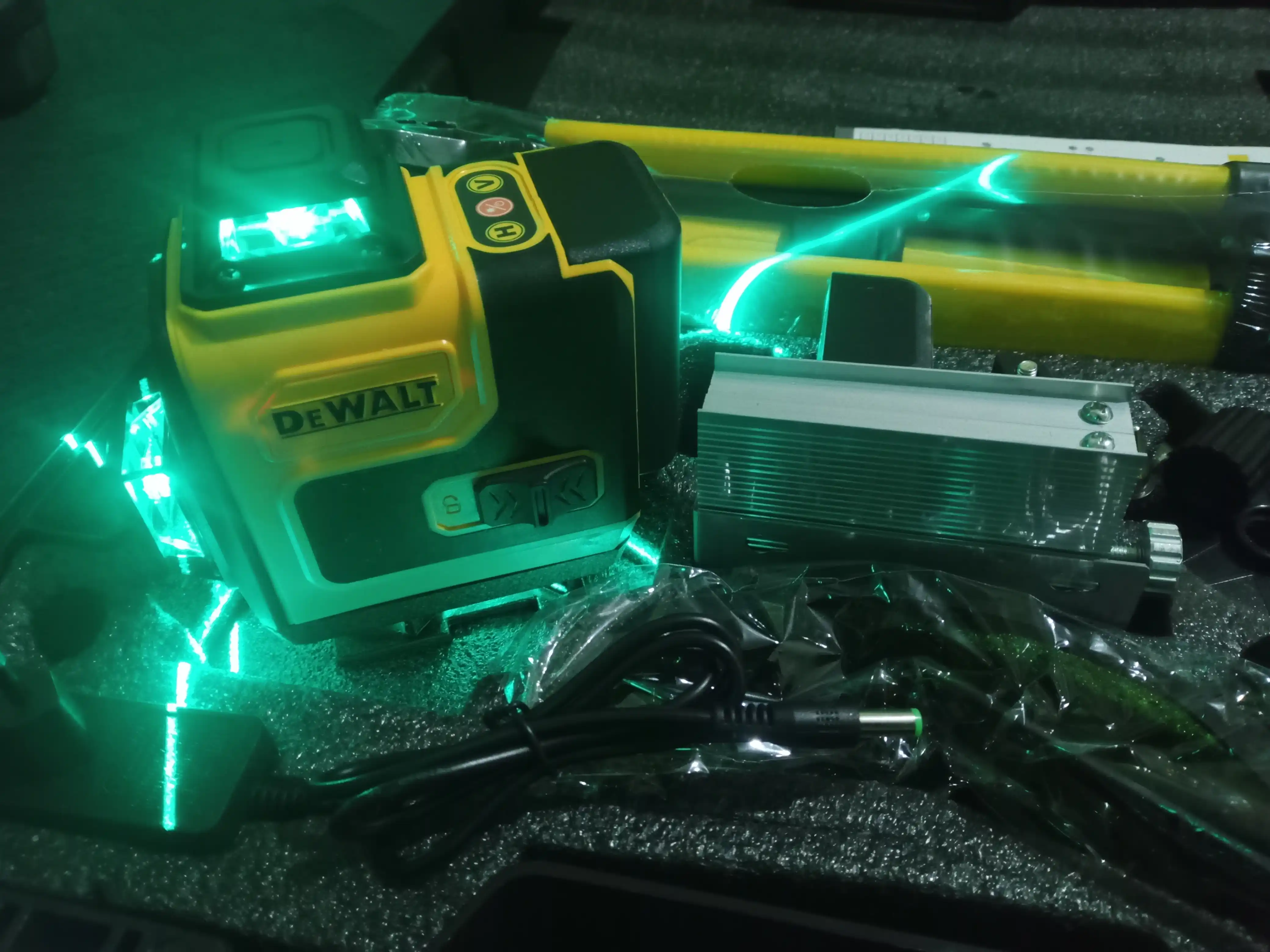 Lazer darajasi 4D, daraja, 360 daraja, 16 qator, tripod va ikkita batareya bilan