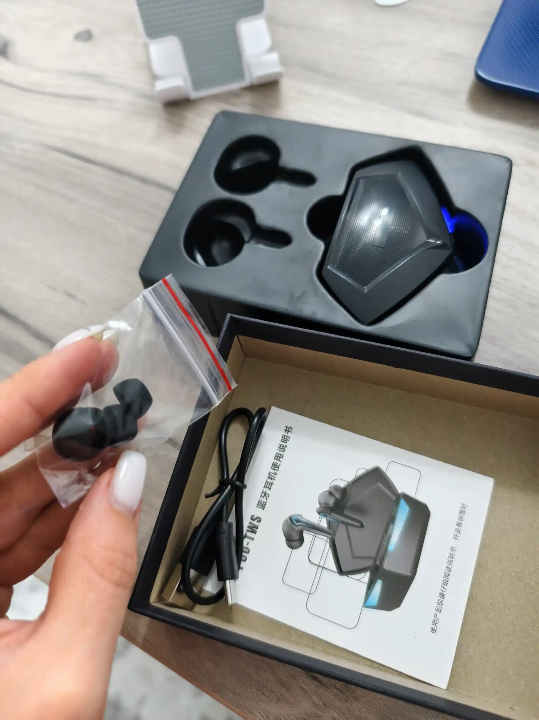 Simsiz quloqchinlar, Bluetooth, ustki, mikrofonli