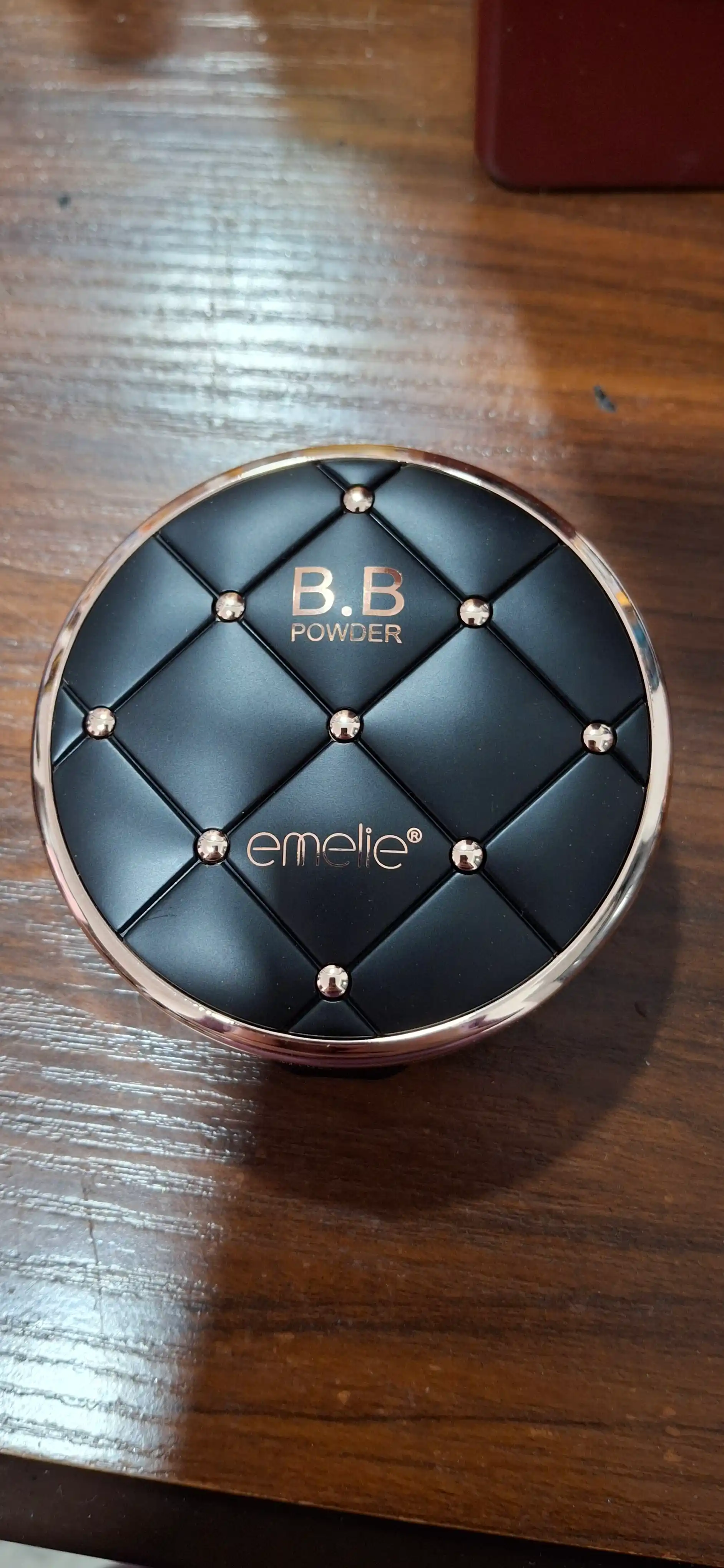 Emelie matlovchi upa, 01 va 02, 2 tasi 1 da, 24 soat mat tekislaydi, SPF 15