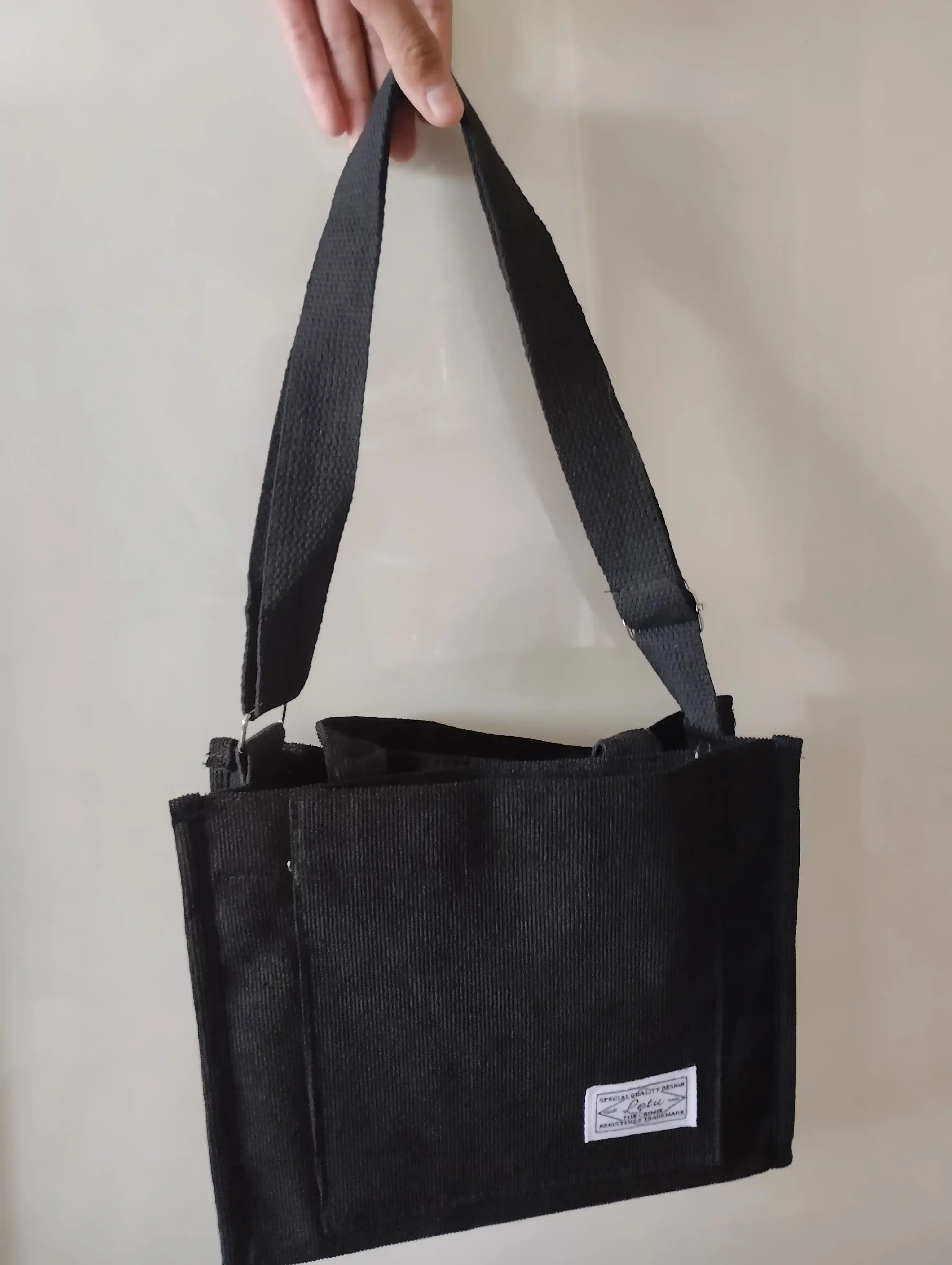 Ayollar uchun shopper sumkasi, yelkadan, velvetli