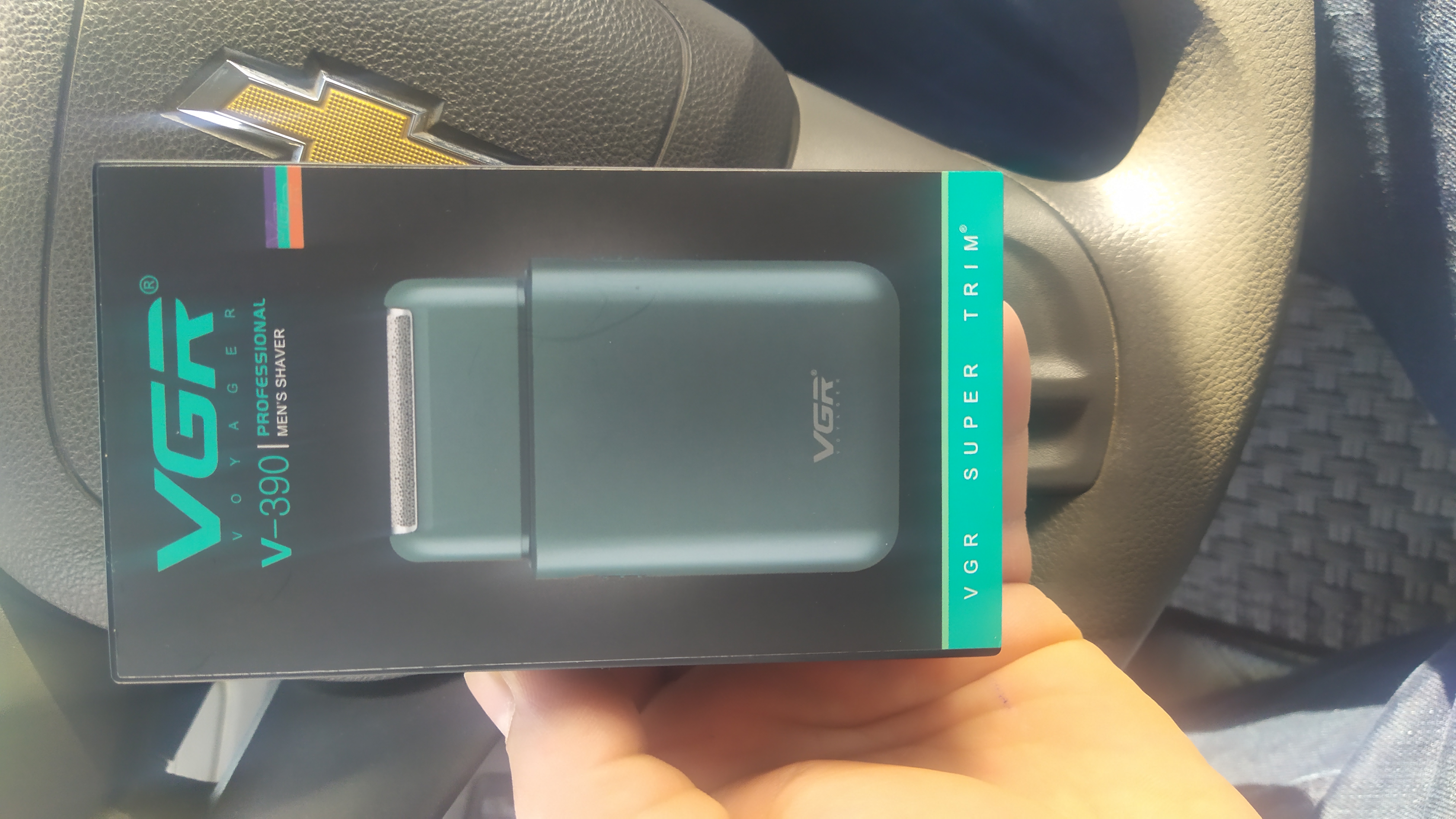 Elektr ustara VGR V-390, portativ shaver, quruq va nam soqol olish uchun