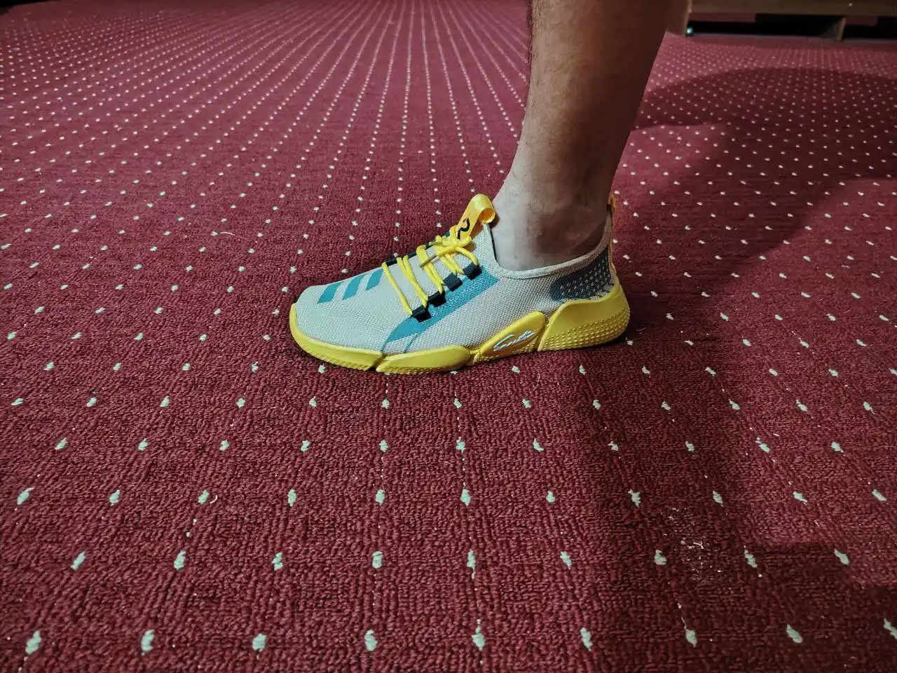 Erkaklar uchun yengil 2026 krossovkalar, zamonaviy, sport, fitnes va kundalik kiyish uchun