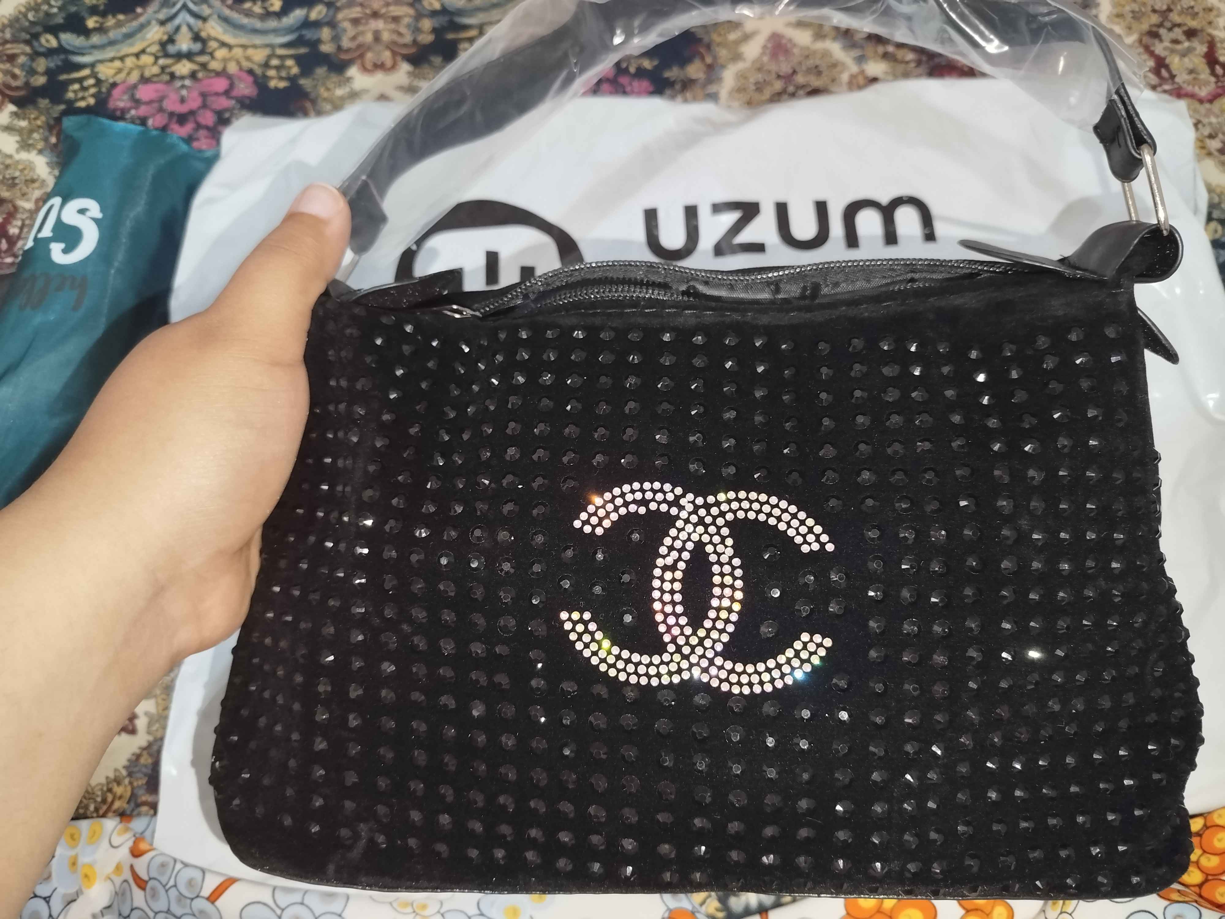 Yaltiroq toshlar bilan, ayollar sumkasi