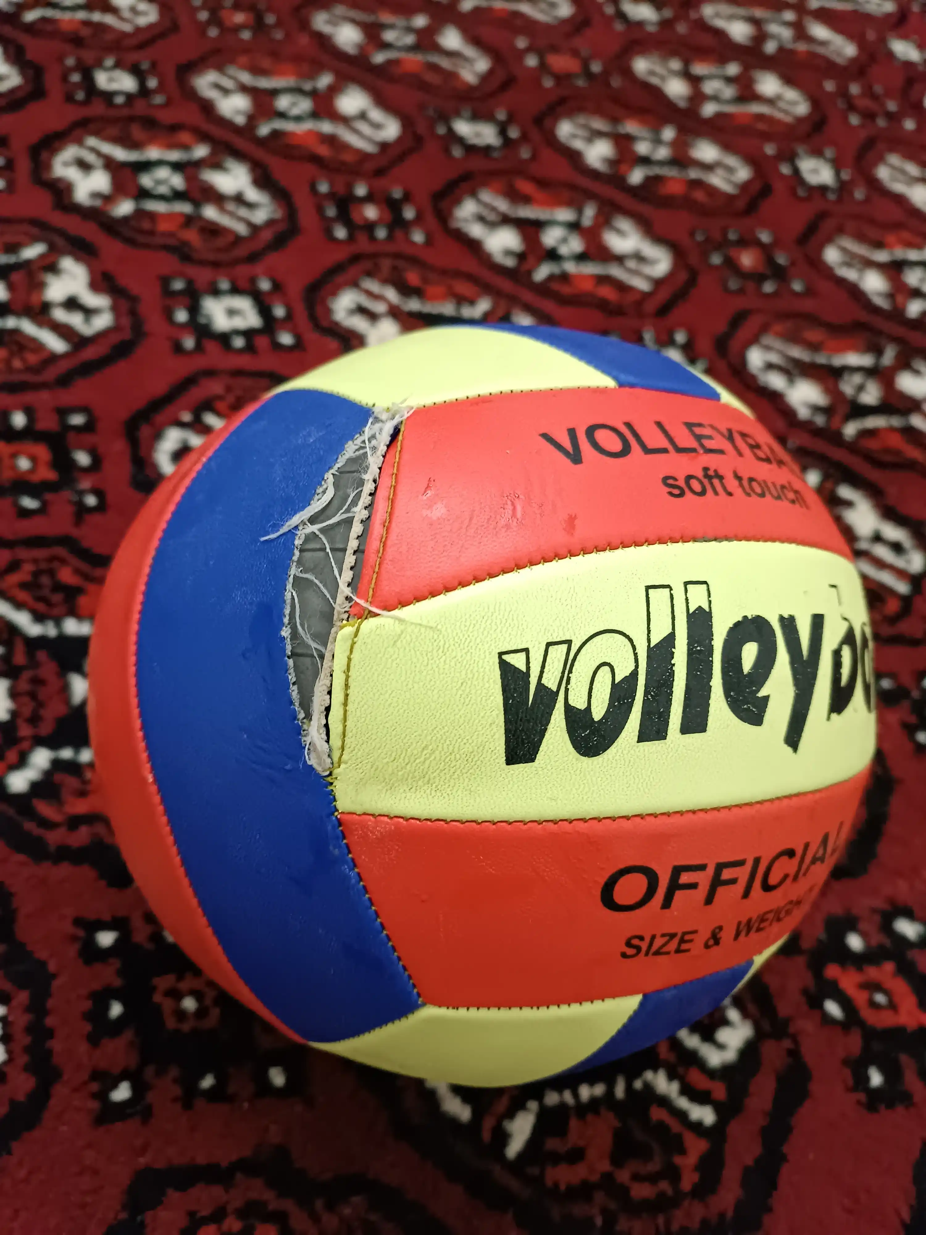 Turli korinishdagi sifatli voleybol to‘plari sport zal va ochiq maydon uchun qulay