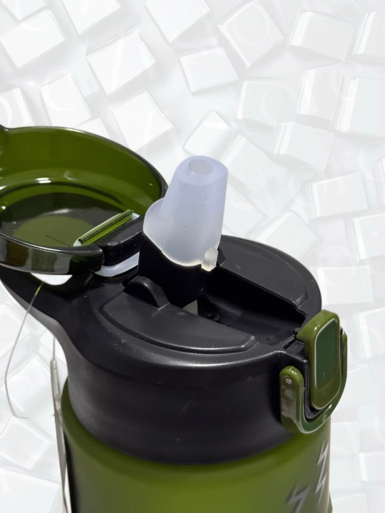 Qulfli, trubkali suv uchun mat sport butilkasi, 900 ml / Zi Store