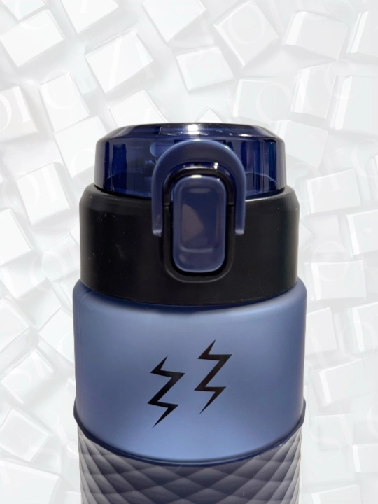 Qulfli, trubkali suv uchun mat sport butilkasi, 900 ml / Zi Store