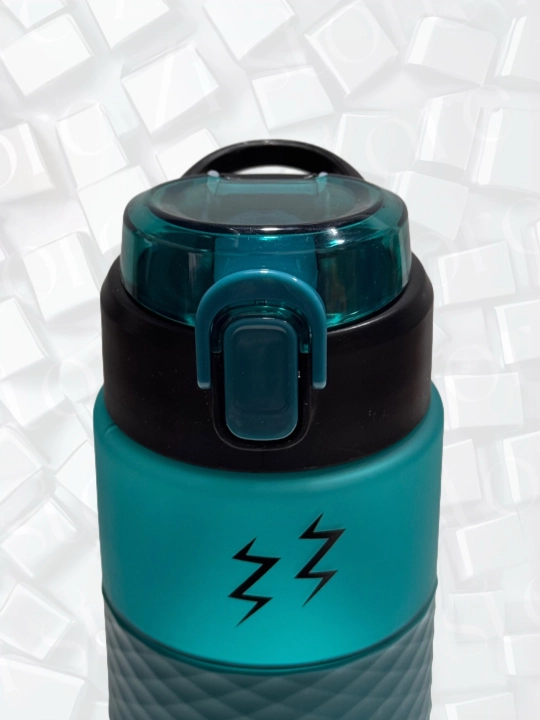 Qulfli, trubkali suv uchun mat sport butilkasi, 900 ml / Zi Store
