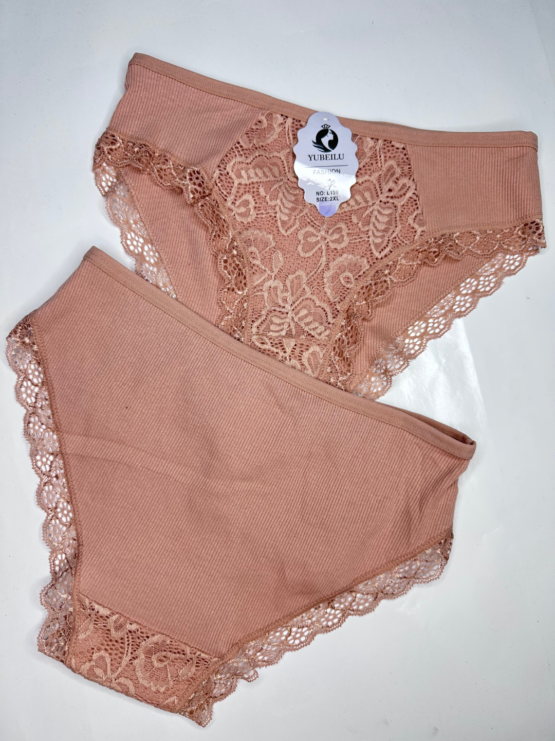 Veb-kamerada yalangoch sportchi ayollar