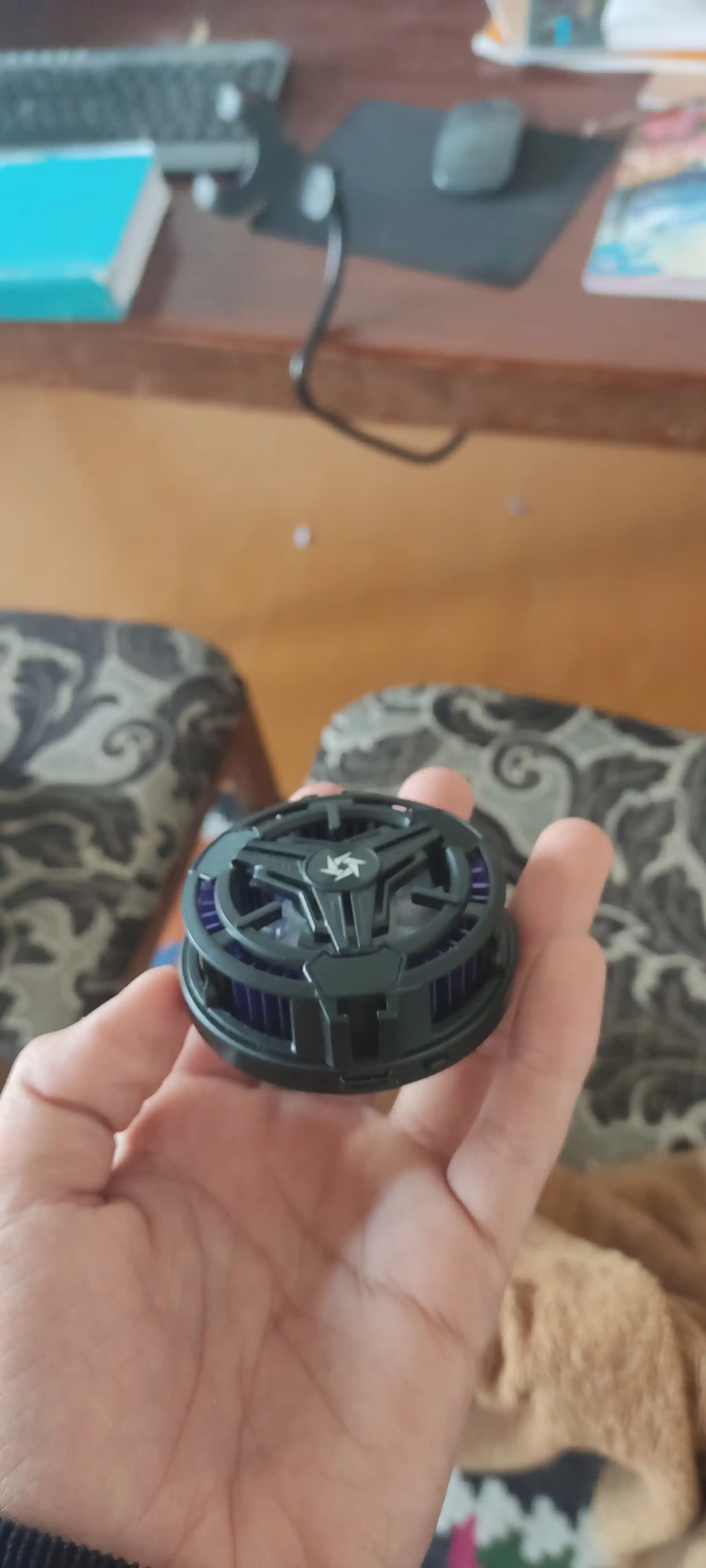 Kuler magnitli SL-10 telefon uchun sovutgich