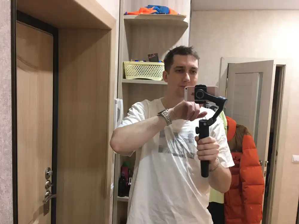 Smart XE 3-eksenli telefon stabilizatori, AI kuzatuv moduli bilan professional