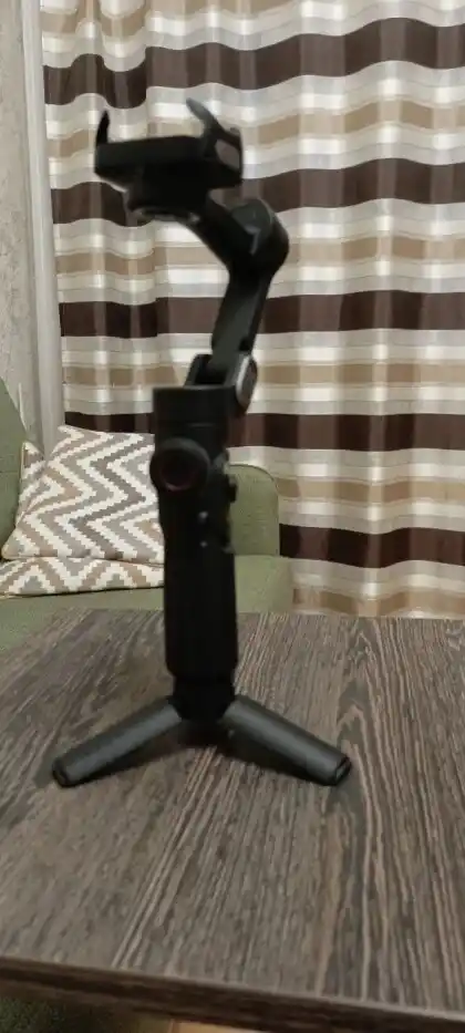 Smart XE 3-eksenli telefon stabilizatori, AI kuzatuv moduli bilan professional