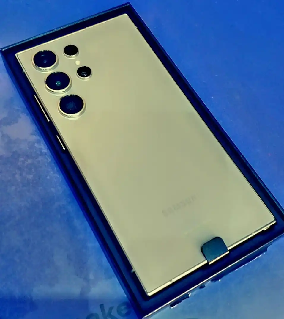 Смартфон Samsung Galaxy S24 Ultra 12/256/512 ГБ, Snapdragon 8 Gen 3