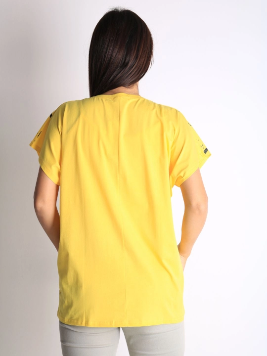 Ayollar uchun gullar bilan futbolka – kundalik pushti t-shirt matnli