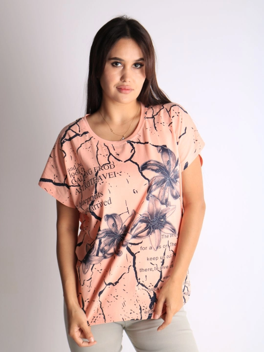 Ayollar uchun gullar bilan futbolka – kundalik pushti t-shirt matnli