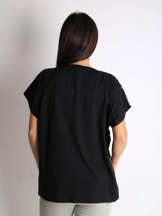 Ayollar uchun gullar bilan futbolka – kundalik pushti t-shirt matnli