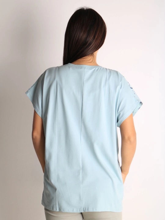 Ayollar uchun gullar bilan futbolka – kundalik pushti t-shirt matnli