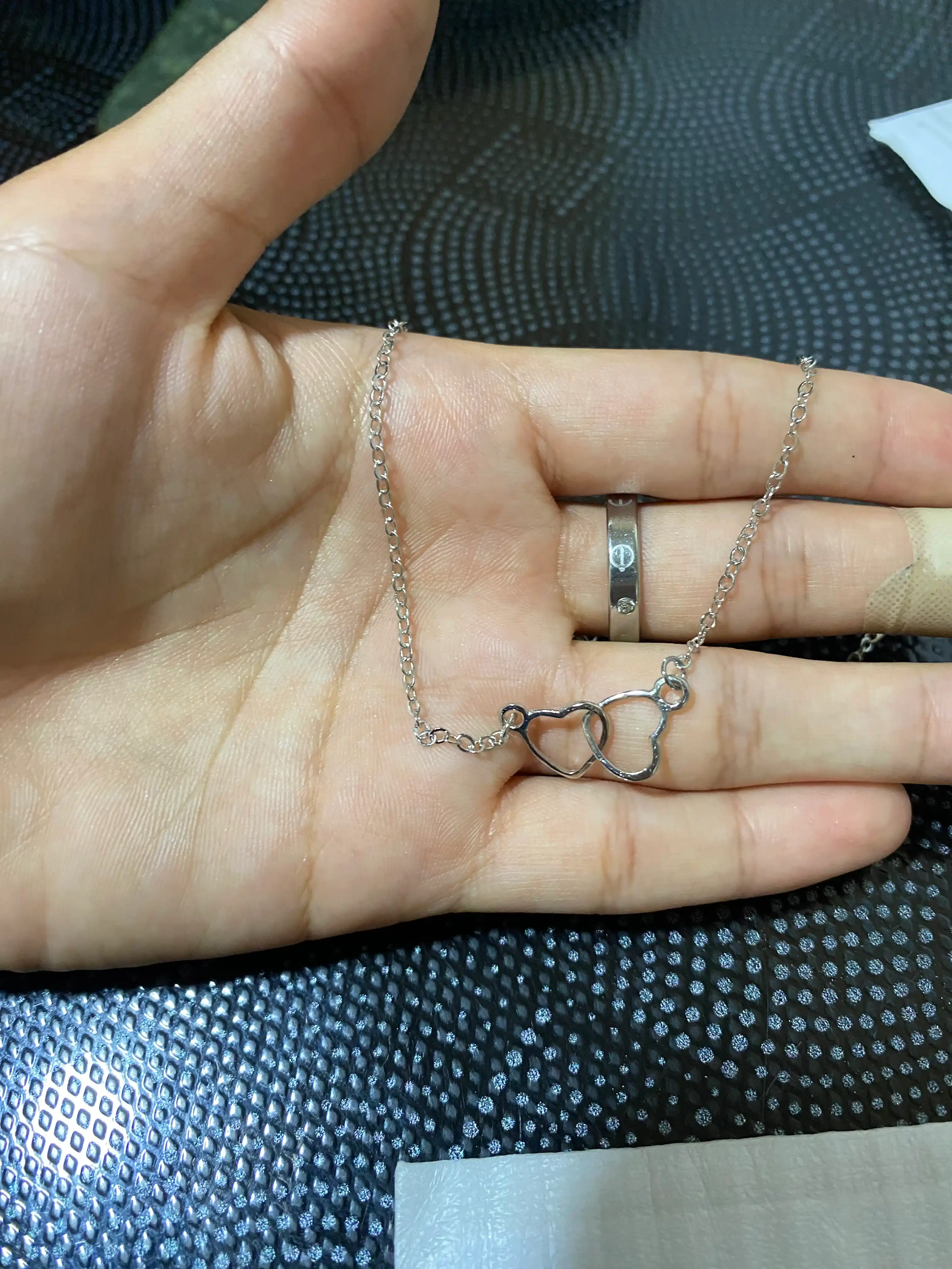 Ikkita yurak ko‘rinishidagi zanjir
