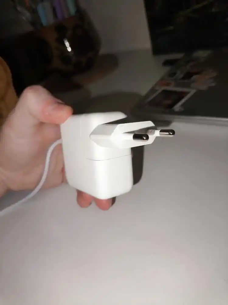 MacBook va iPad uchun EuroVilk adapteri va quvvatlash moslamasi