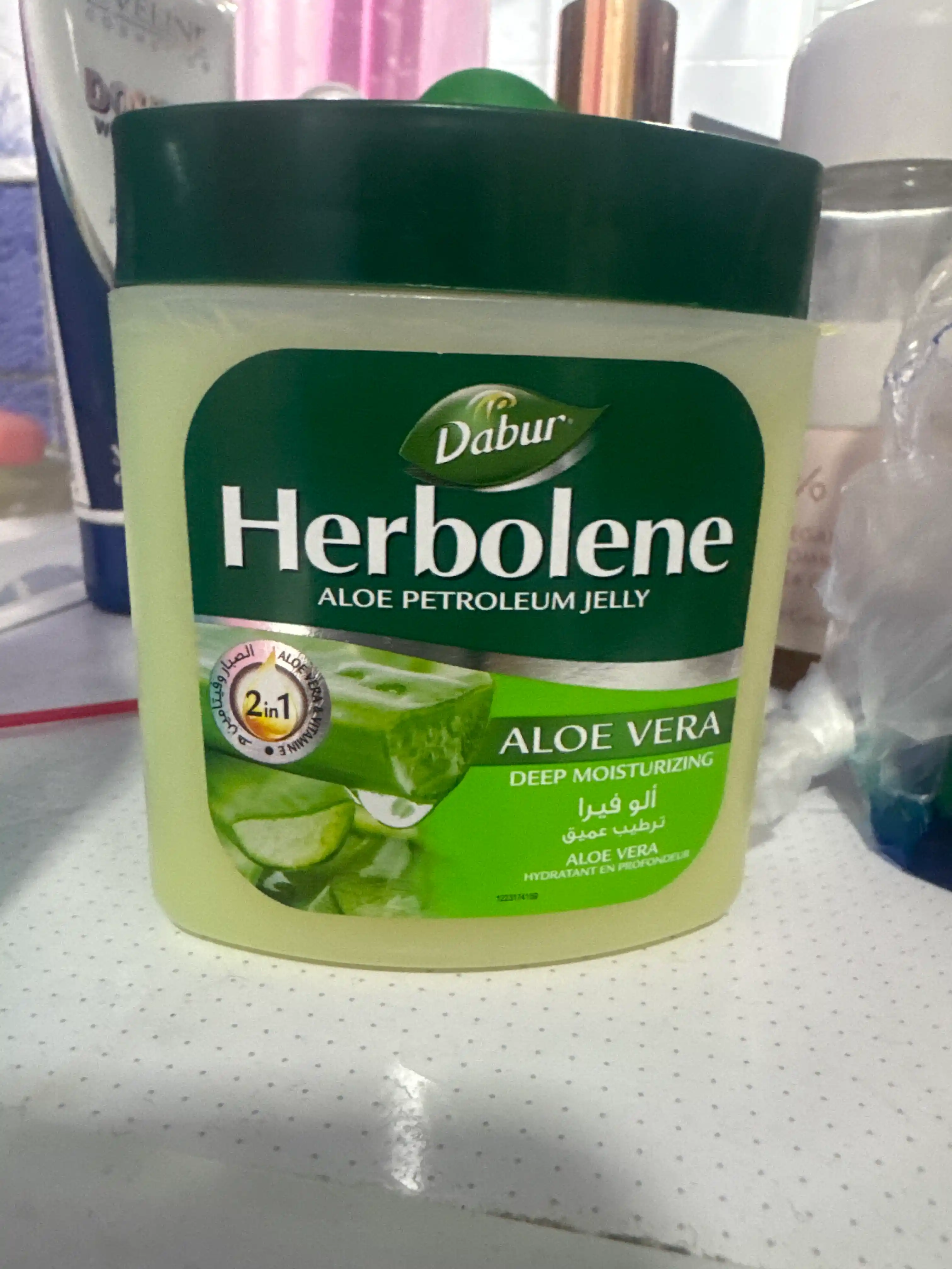 Vazelin Dabur Herbolene, aloe vera va E vitamin, yuz kremi, tana va lablar uchun