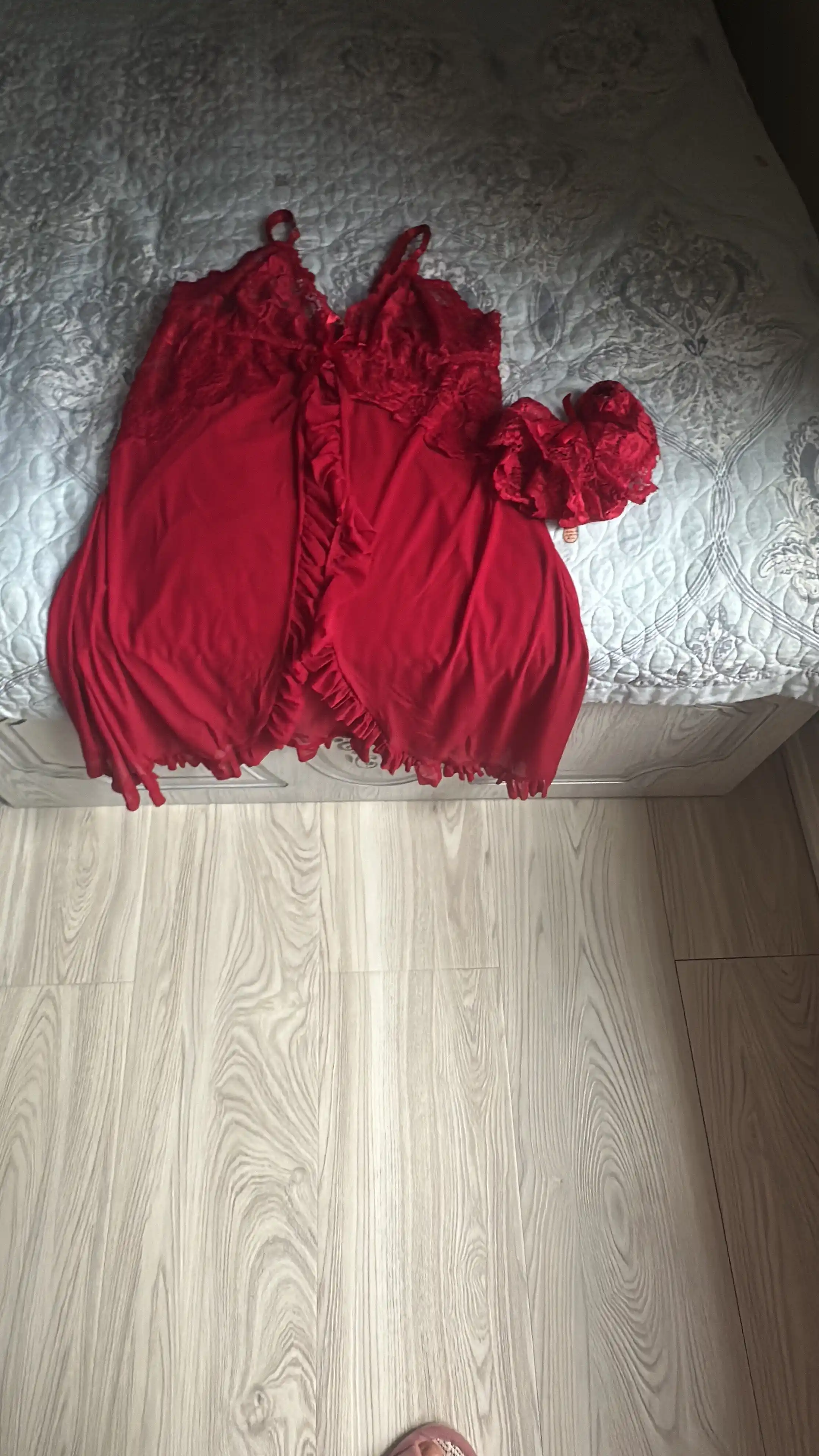 To`rli penyuari, stringlar bilan to'plam, pijama ayollar uchun to'plami