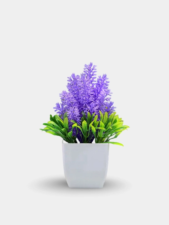 Sun'iy lavanda gul tuvakda, dekorativ kashpo bilan interyer uchun bezak sun'iy gullar