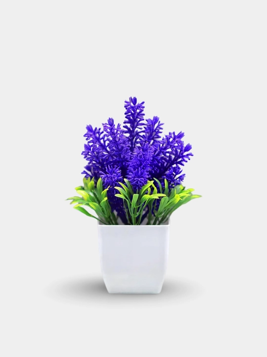 Sun'iy lavanda gul tuvakda, dekorativ kashpo bilan interyer uchun bezak sun'iy gullar
