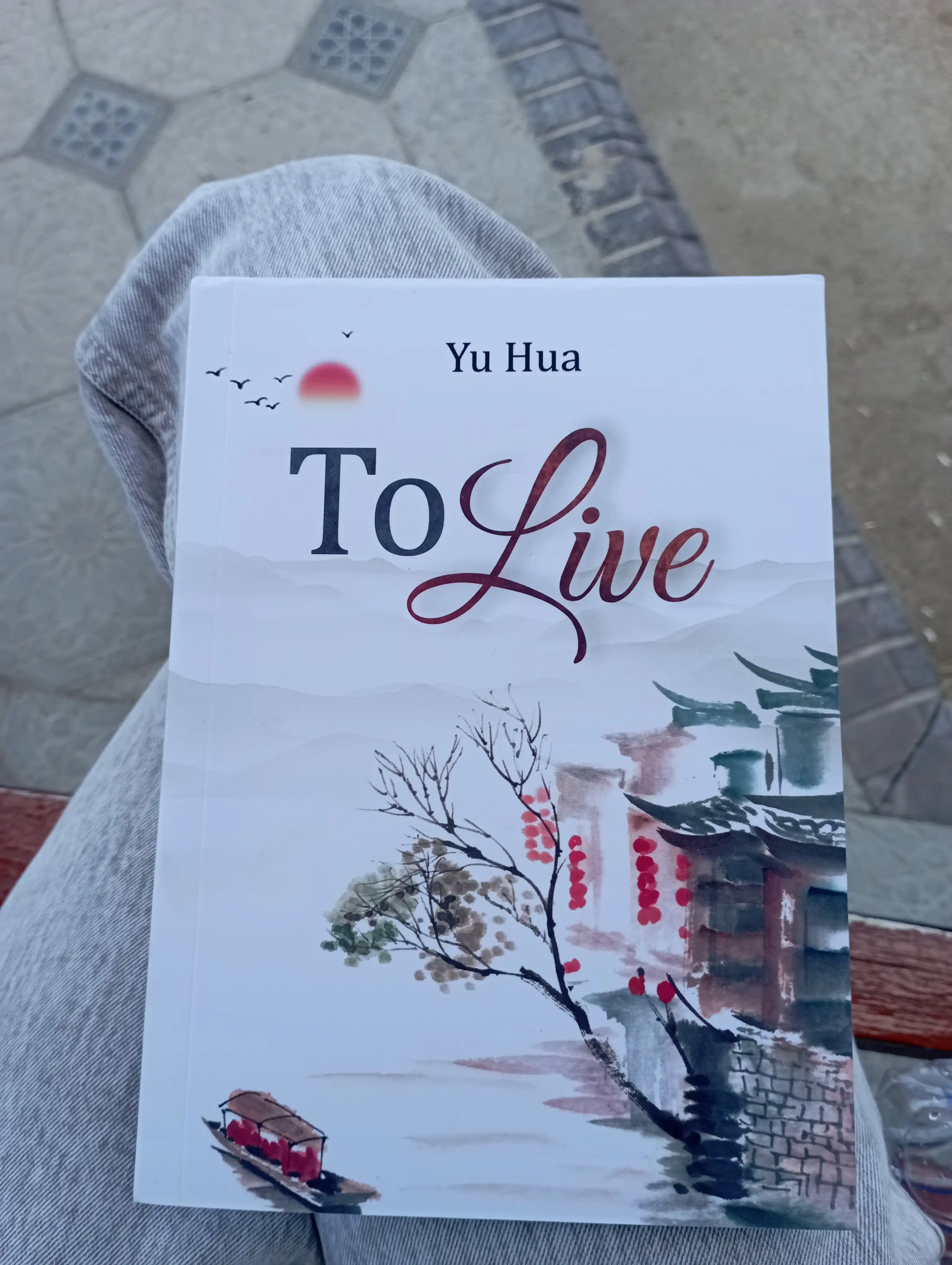 Kitob, Yashamoq, Yuy Xua, ingliz tilida