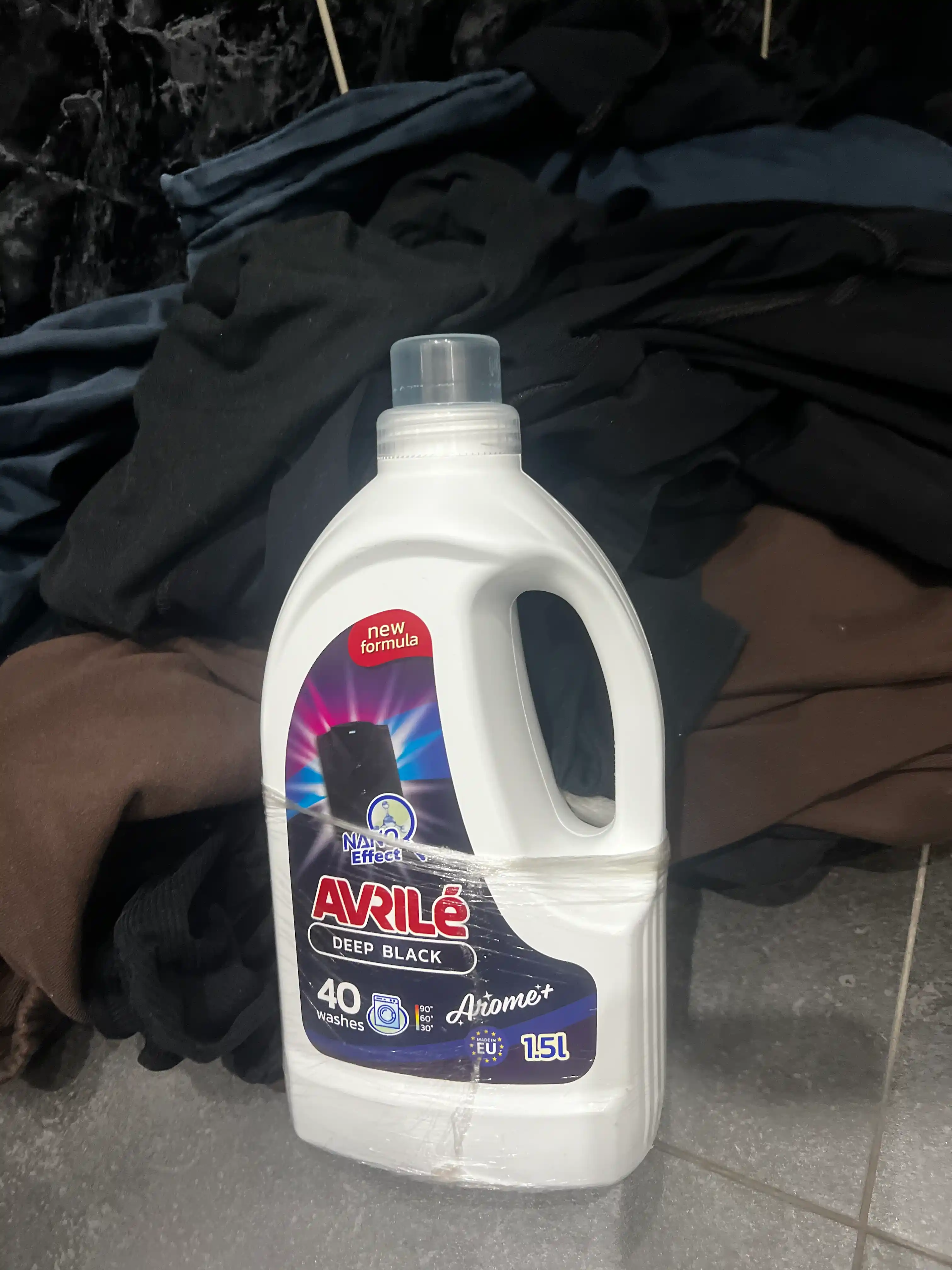 Парфюмированный гель для стирки черных вещей Avrile Black AROMA