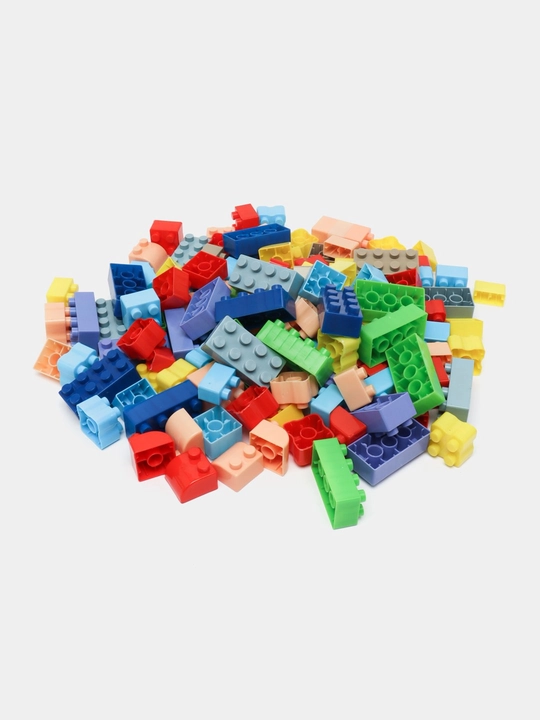 В набор игрушек Lego входит 75 деталей - 