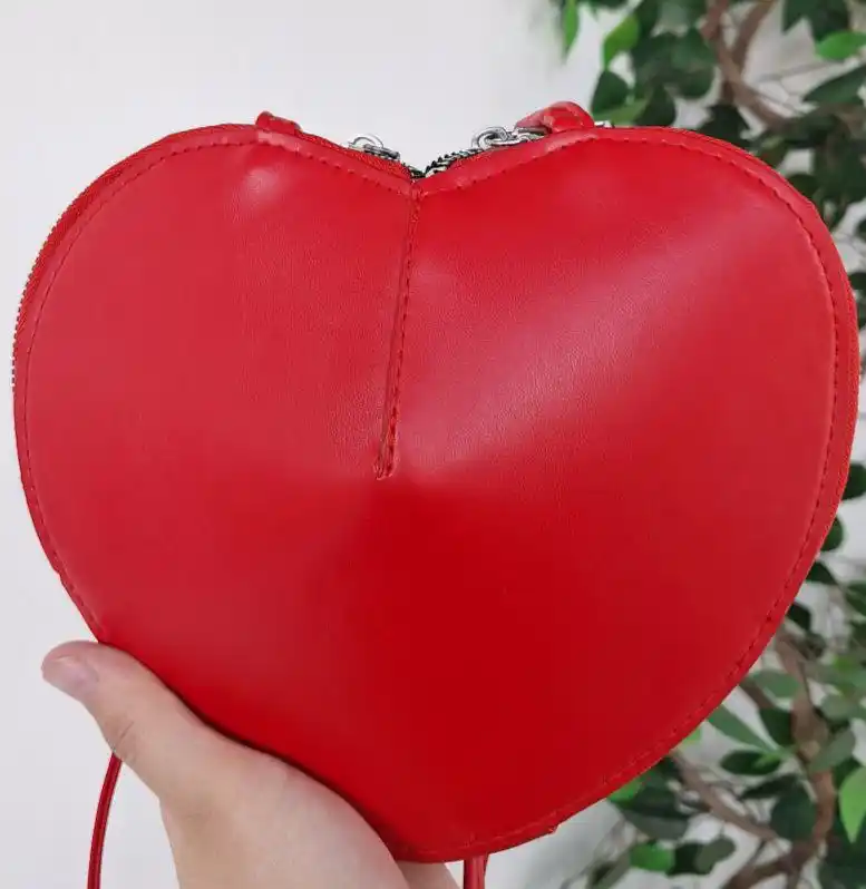 LoveMe Heart ayollar sumkasi, yurak shaklida, yelkama