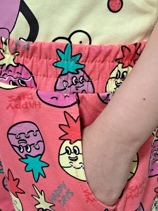 Qiz bolalar uchun yozgi futbolka va shortik, Futbolka paxta